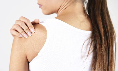 Back Of Shoulder Pain: Causes, Symptoms, Diagnosis & Treatment of pain behind the shoulder