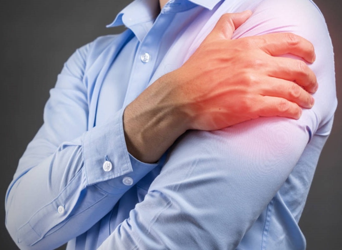Upper Arm Pain: Common causes, symptoms and treatment options of upper arm pain between shoulder and elbow