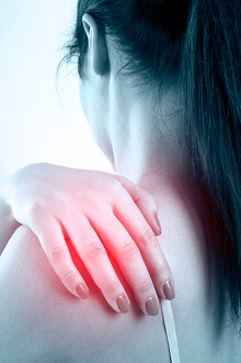 With snapping scapula syndrome pain is usually felt around the shoulder blade, particularly the upper inside border